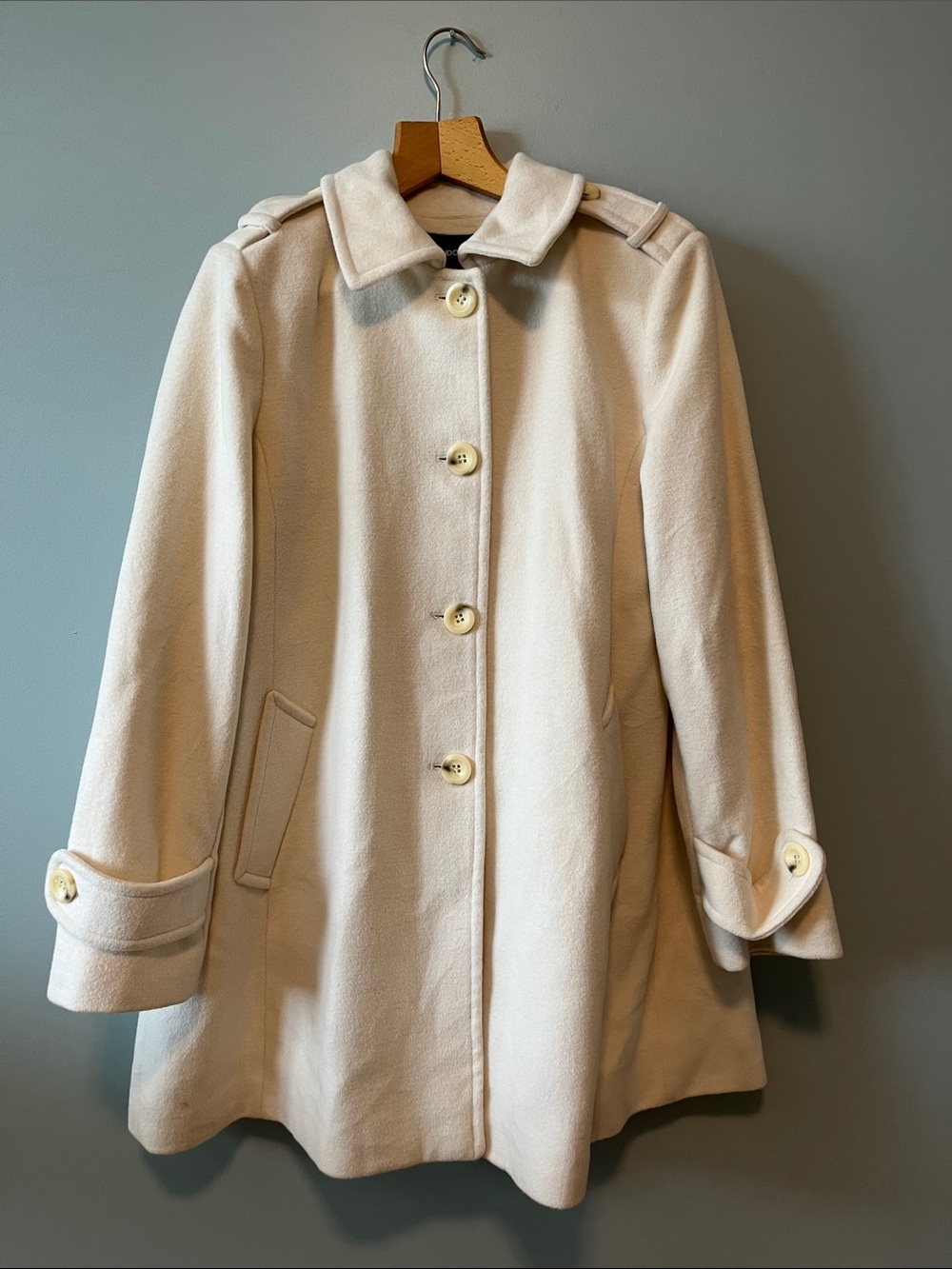 LONDON FOG angora/wool.        L